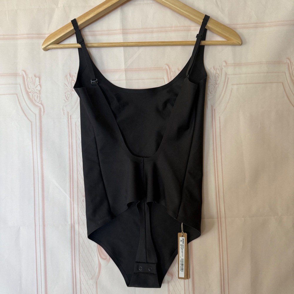 Skims Body Scoop Low Back Thong Bodysuit Onyx Black Size Small NWT